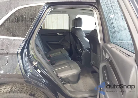 2018 Audi Q5 2.0T Premium/2.0T Tech Premium z USA, uszkodzony, nr VIN WA1BNAFY5J2210607